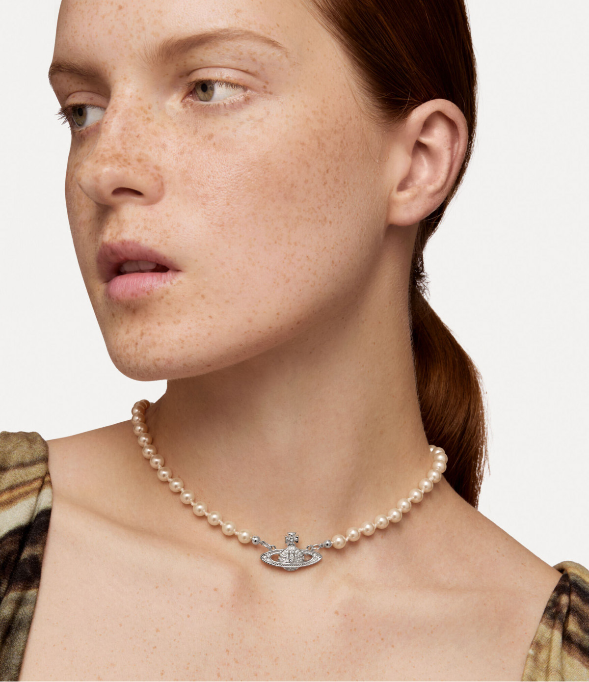 Колье Vivienne Westwood Mini Bas Relief Pearl choker (Silver)